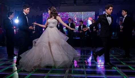 What a tantrum! Quinceañera Dad Furious Over Chambelanes' Sexy Dance