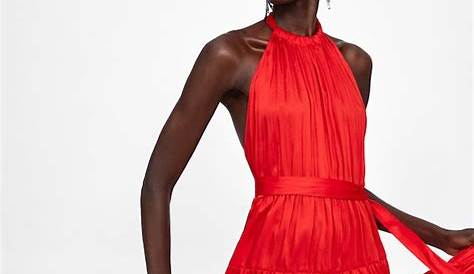 El vestido lencero rojo de Zara o cómo una prenda básica salvará todos