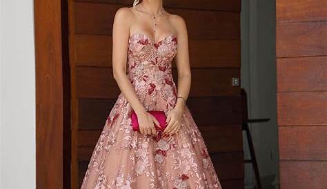 20 inspirações de vestido de noiva com cor para usar essa linda tendência