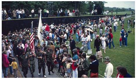 Vietnam Veterans Memorial dedicated | November 13, 1982 | HISTORY