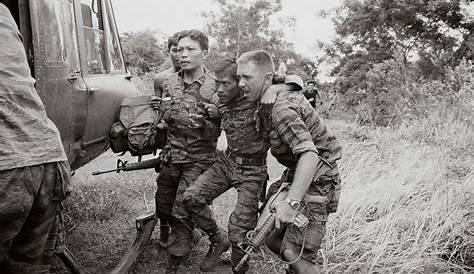U.S. Marines in Vietnam, 1965: 30 Amazing Color Photographs That