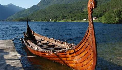 Dragon on Viking Ship Stock Photo - Alamy