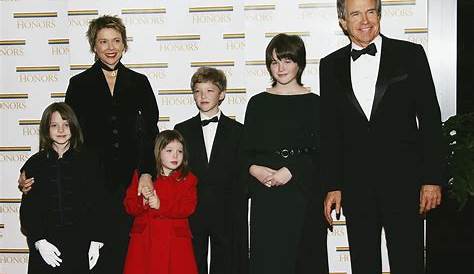 Warren Beatty Is a Proud Dad of 4 Kids and a Doting Husband