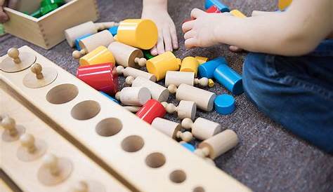 Montessori Spielzeug und Material für Zuhause im Überblick