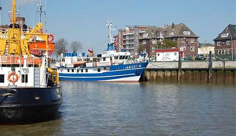 Entdecke welche Schiffe an Cuxhaven vorbei fahren - Abenteuer erleben
