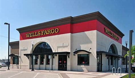 Wells Fargo Bank in downtown Dallas, TX - Photo12-Universal Images Group