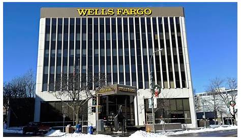 Wells Fargo Center In True Story S01E02 "Chapter 2: Greek Takeout" (2021)