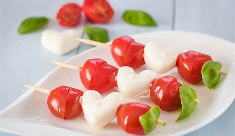Wie lässt sich ein Tomate Mozzarella Salat schön anrichten? Top 5 Ideen