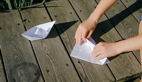 Ein Blatt Papier doppelt falten / How to fold a sheet of paper – Joerg