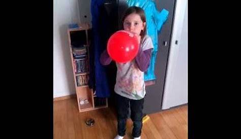 Luftballon in einer Flasche aufpusten - Experiment für Kinder