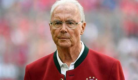 (Dpa) - Franz Beckenbauer (L), Präsident des FC Bayern München