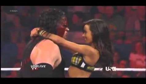 AJ LEE KISSES KANE WWE RAW - YouTube