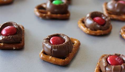 Xmas Cookies With Hershey Kisses