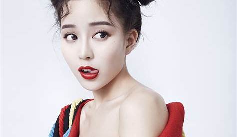 Actress Wen Xin poses for Christmas | China Entertainment News