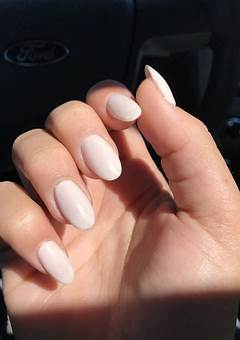 Natural Rounded Acrylic Nails: The Latest Trend In Nail Fashion
