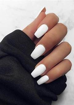Short Acrylic Nails In White: The Trendy And Chic Nail Style Of 2023