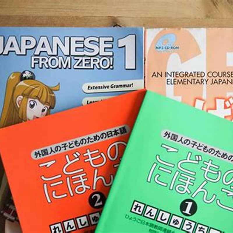 Rajin Membaca Buku Pelajaran Jepang