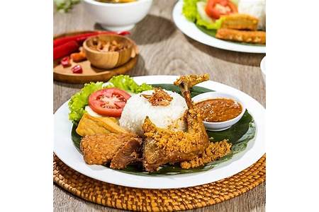 Makan Siang Indonesia