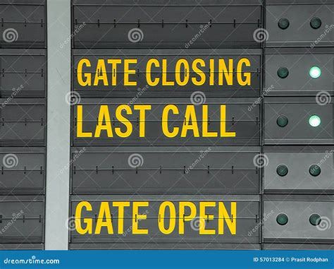 Airplane Gate Closing Time