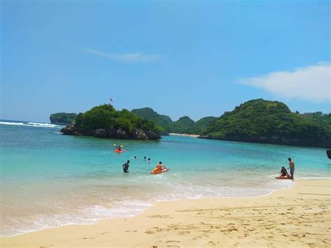 Pantai tenang indah