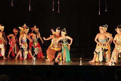 Bukan Ciri Teater Tradisional di Indonesia