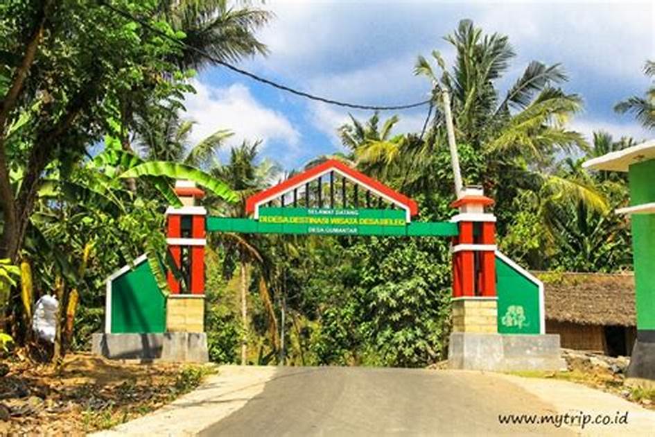 Gerbang Adat di Dusun Liwutung, Kecamatan Belang Biru, Kabupaten Gorontalo, Sulawesi Utara
