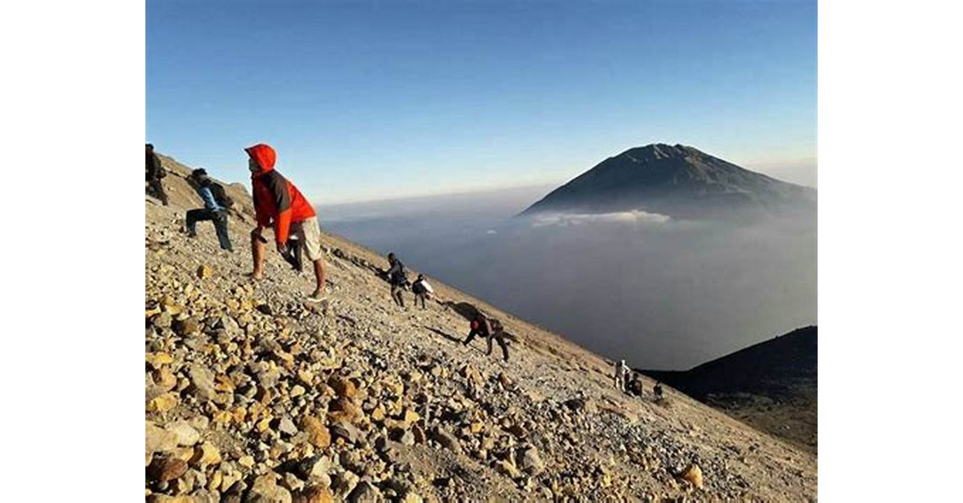 Mendaki Gunung Merapi Jogja