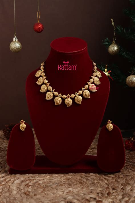 Budgetted Matte Manga Stone Choker – Kattam