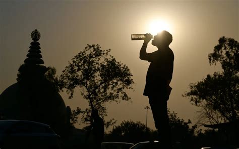 Experts warn on diet changes to prevent heatwave dehydration