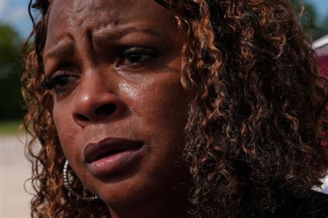 Miss Manners: Hostess demanded a thank-you note 48 hours after her ...