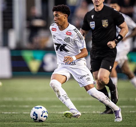 Robinho Jr. mostra evolução no Santos, mas Vojvoda adota cautela com ...