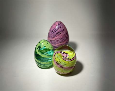 Egg Paperweights mean Easter will arrive to welcome Spring!, Glass Arts ...