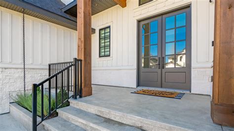 The Front Door Design That Makes Your Home Feel Bigger Than It Is