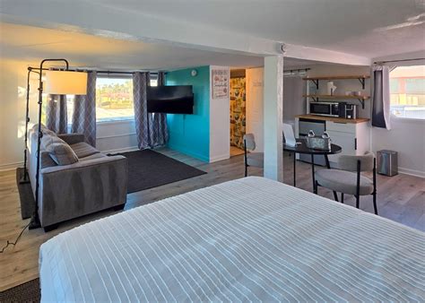 Oasis Palms Resort -Spacious Studio King-2nd Floor - Hotels for Rent in ...