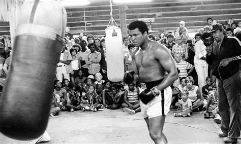 Muhammad Ali The Greatest Boxer Showman Ambassador World Dawncom