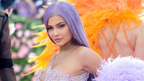 Kylie Jenner Looks Smoldering In Cleavage Baring Gucci Bra See The