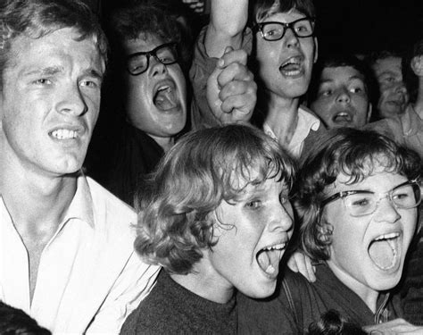 The Visual History Of Beatlemania In Rare Pictures Rare Historical Photos