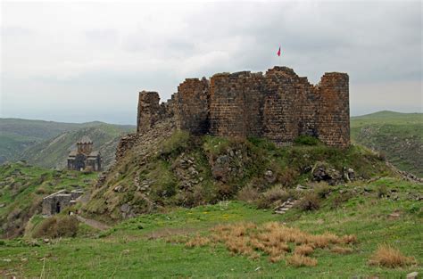 Der artikel wird gebraucht, wenn „armenien in einer bestimmten qualität, zu einem bestimmten zeitpunkt oder zeitabschnitt als subjekt oder objekt im satz steht. Armenien: Das Ziel ist erreicht, die Festung Amberd. Foto ...