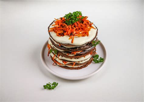 Sbattete formate due torte, usando 5 crespelle per ciascuna: Torta salata di crespelle al fegato: l'originale ricetta ...