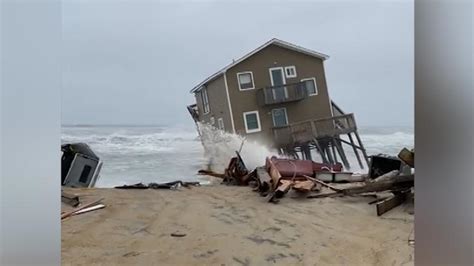 Outer Banks Beachside Homes Collapse From Rising Waters Cnn
