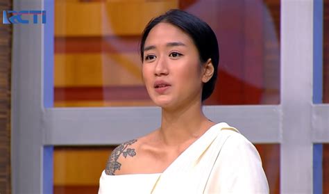 Cantiknya Chef Renatta Moeloek Pakai Blouse Di Masterchef Indonesia Episode Okezone Lifestyle