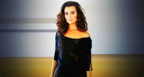 Cote De Pablo Hot And Sexy Bikini Images Photos And Wallpapers