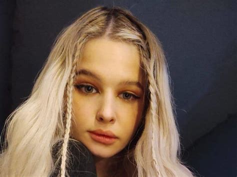 Krystalfawks Small Titted Blond Teen Girl Webcam