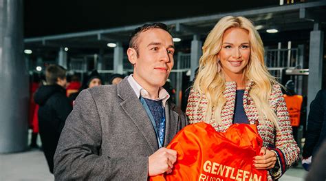 ‘warm welcome russia 2018 ambassador lopyreva greets man utd fans in moscow photos video