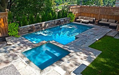 Freeform designs allow more patio space, and linear shapes maximize water space. 30 Small Pool Models Turn Your Courtyard Into A Paradise