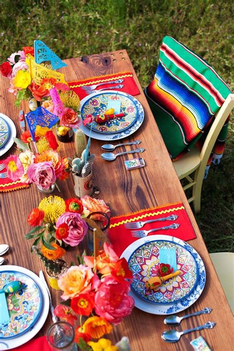 14 Ways To Throw The Ultimate Fiesta Mexican Party Party Cinco De