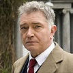 Actor Martin Shaw set for stage comeback - BBC News