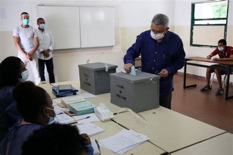 Empresas autorizadas a realizar sondagens junto dos locais de voto (à boca das urnas) data limite para a entrega da documentação dos entrevistadores: Cabo Verde realiza eleições legislativas em 18 de abril e ...