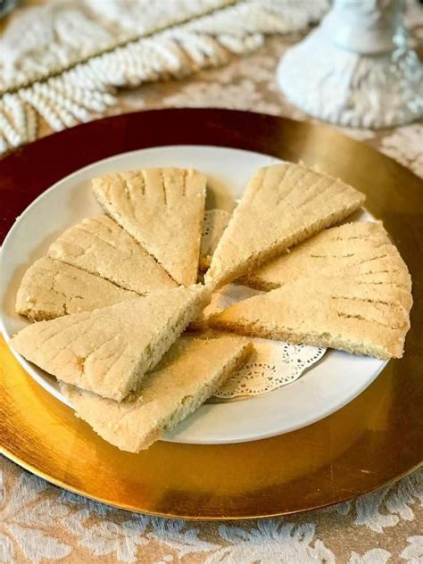 Prior to the reformation of 1560, christmas in scotland was called yule, and also yhoill or yuil. Classic Scottish Shortbread for your Christmas Cookie Tray ...