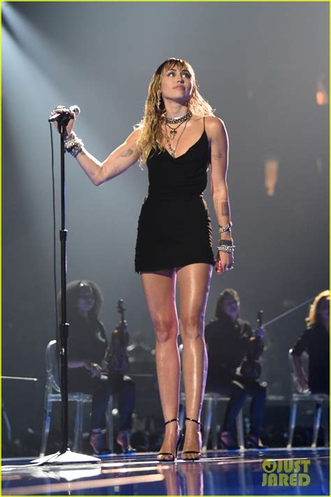Miley Cyrus Gives Emotional Performance Of Slide Away At Mtv Vmas